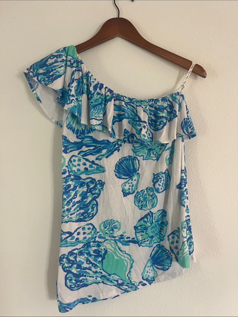 LILLY PULITZER Neveah One-Shoulder Ruffle Top in Resort White Barefoot Princess - Picture 4 of 4